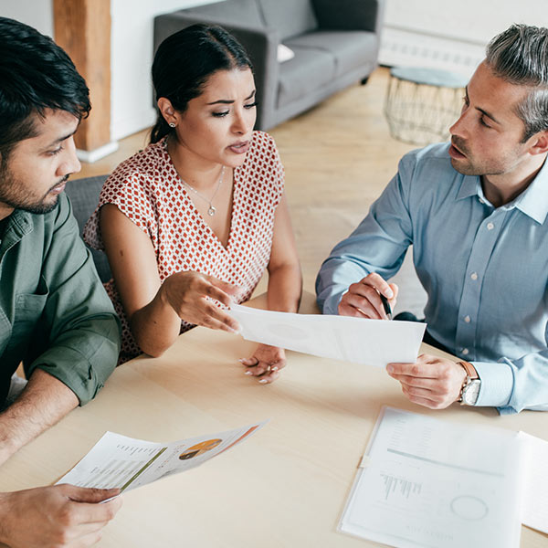 3 people on a meeting